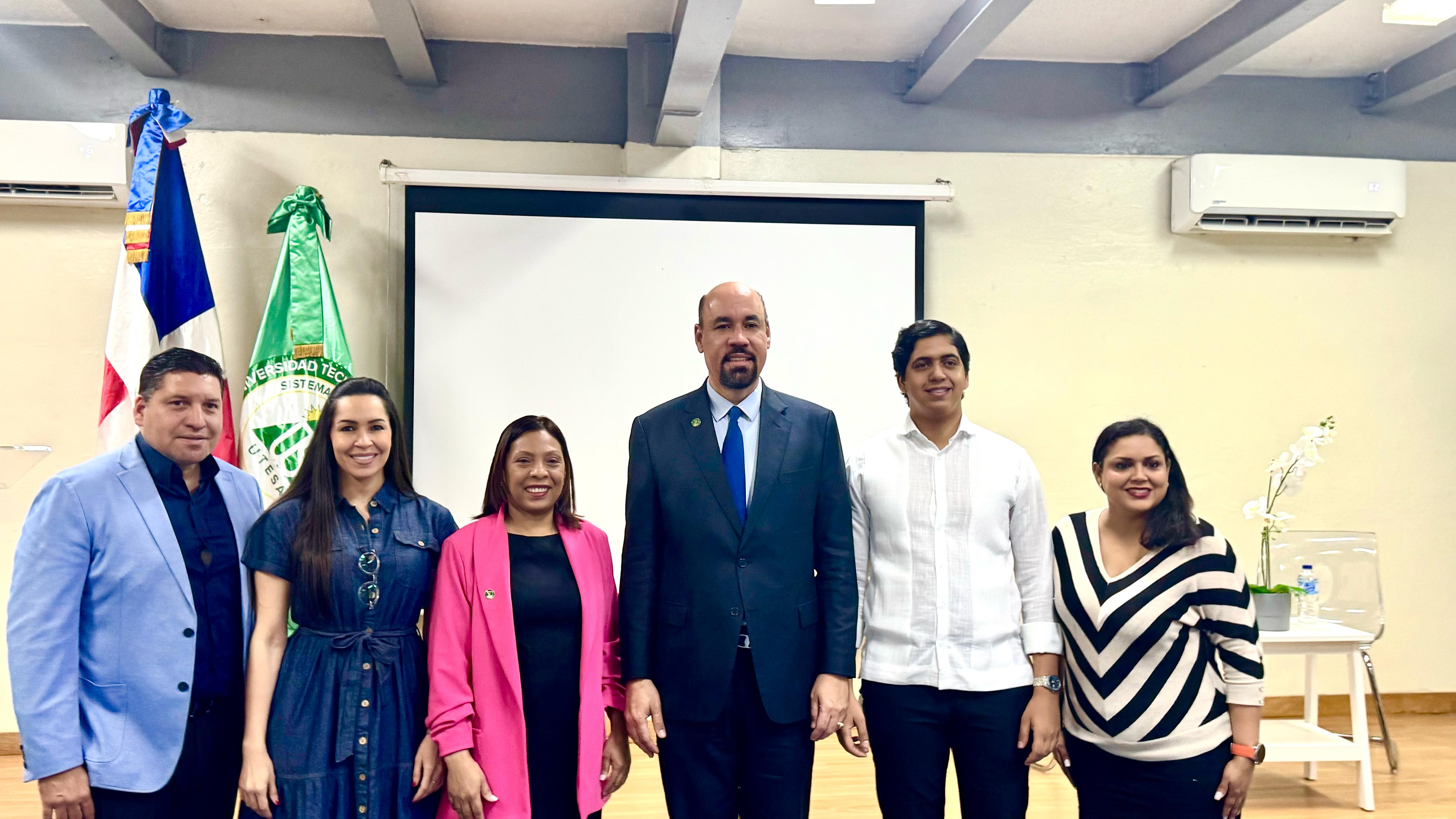 Promipyme y Ministerio de la Juventud imparten taller "Educación financiera" en Utesa
